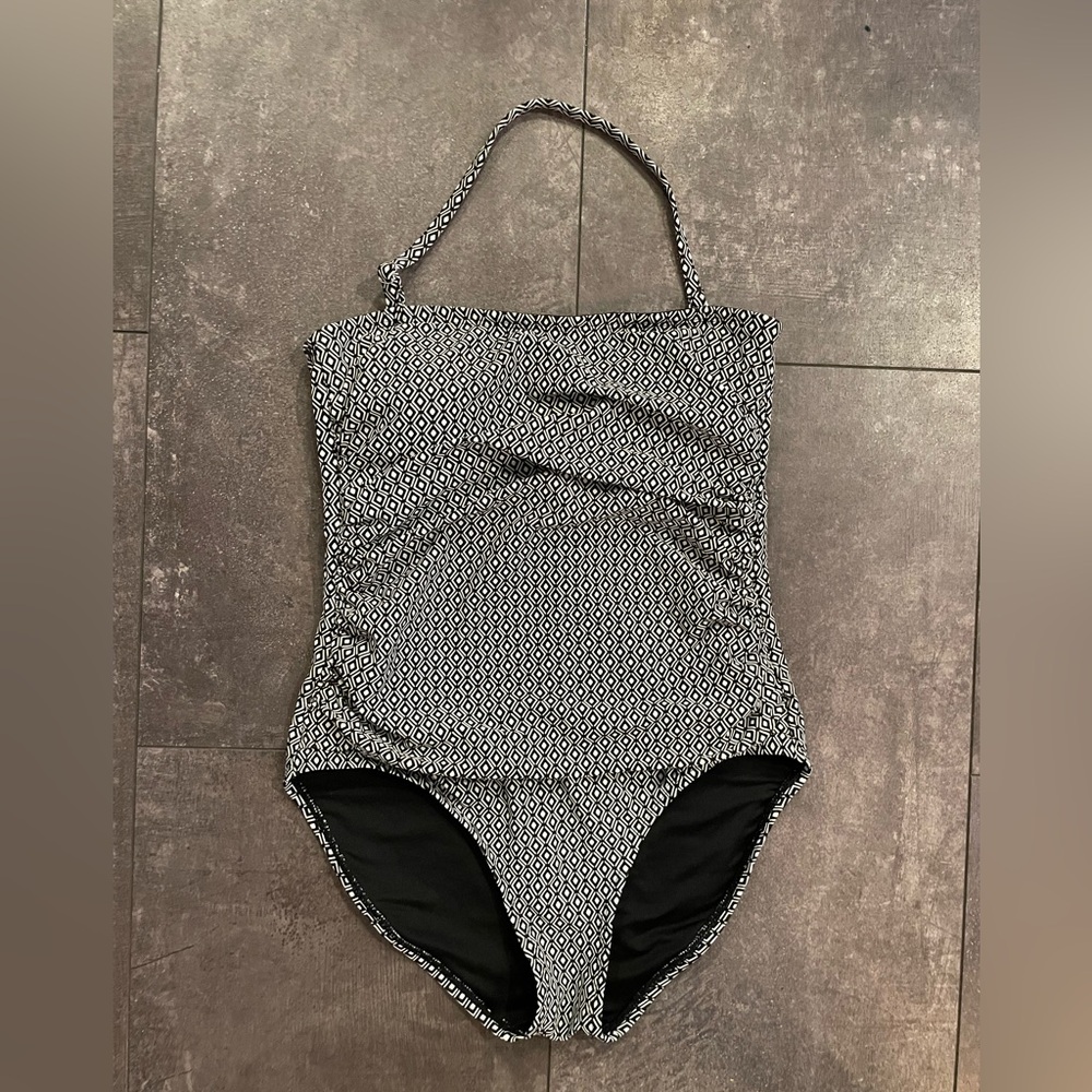 DKNY Black and White Patterned One Piece Swimsuit